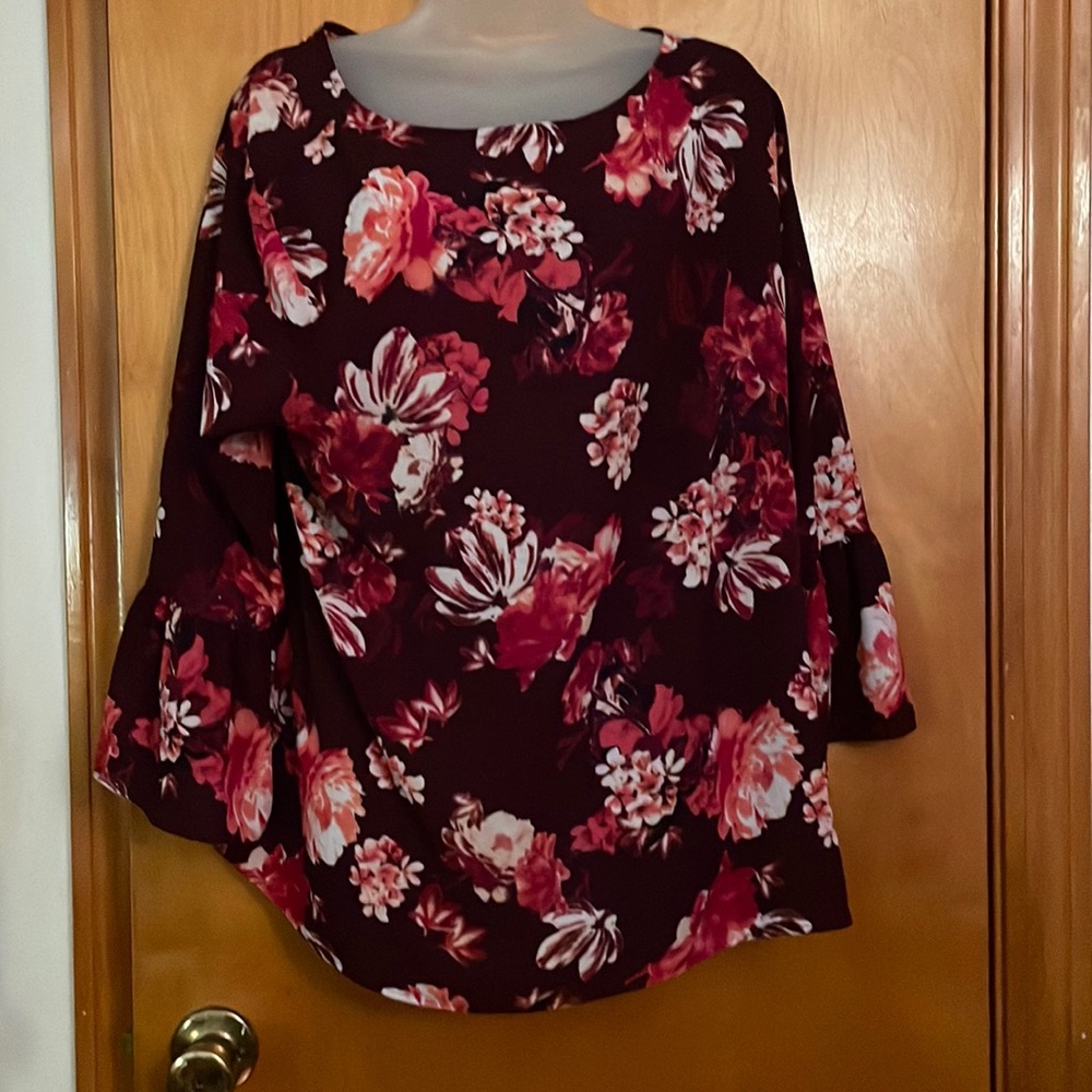 Elle beautiful cranberry background with pink and white flowers blouse.